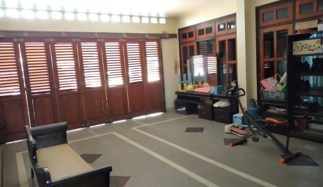 Dijual Rumah Mewah dengan tanah yang luas dijalan Hang Jebat (6)