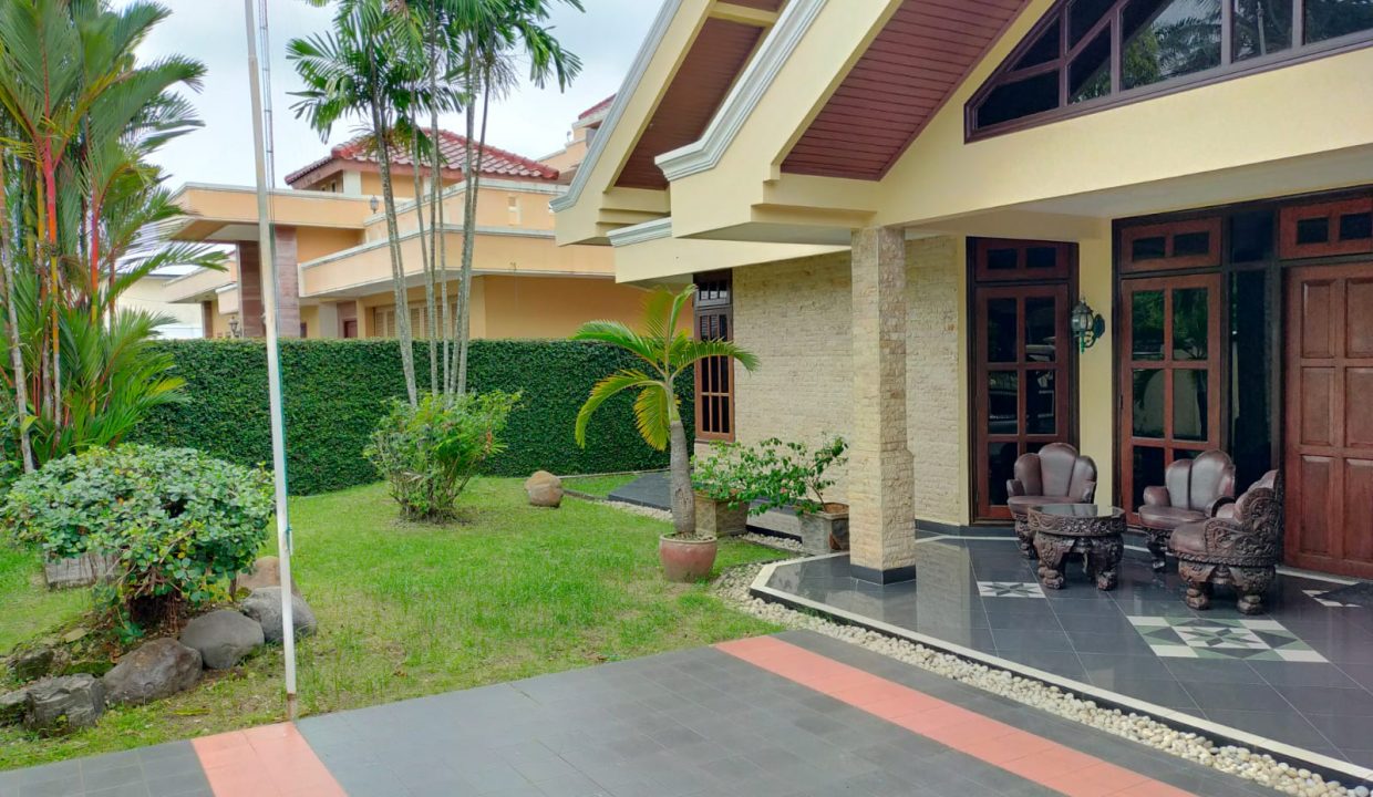 Dijual Rumah Mewah dengan tanah yang luas dijalan Hang Jebat (9)
