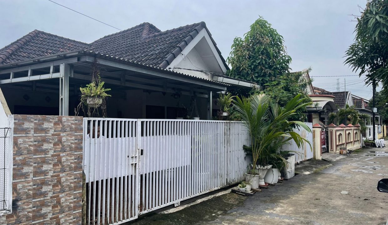 Dijual Rumah di Komplek OPI Jalan bangau (1,8)
