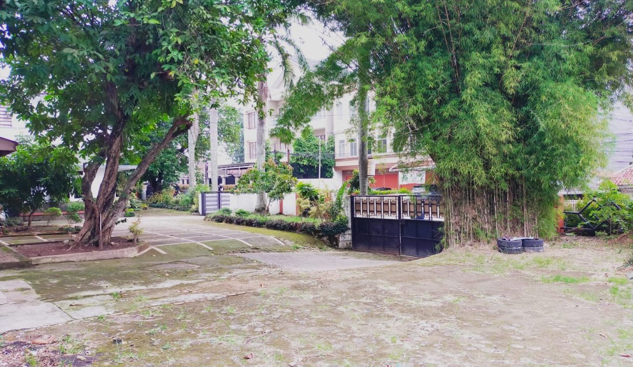 Disewakan rumah dengan lahan luas dipusat kota (4)