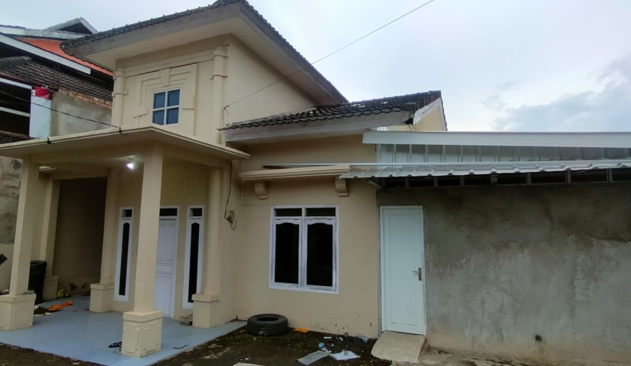 Disewakan Rumah bagus di komplek Perumahan Finasty Raflesia (1,4)