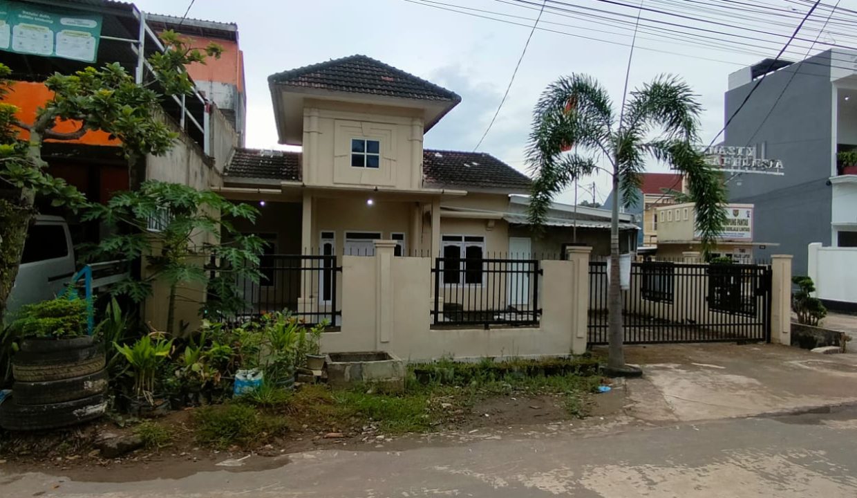 Disewakan Rumah bagus di komplek Perumahan Finasty Raflesia (1,6)