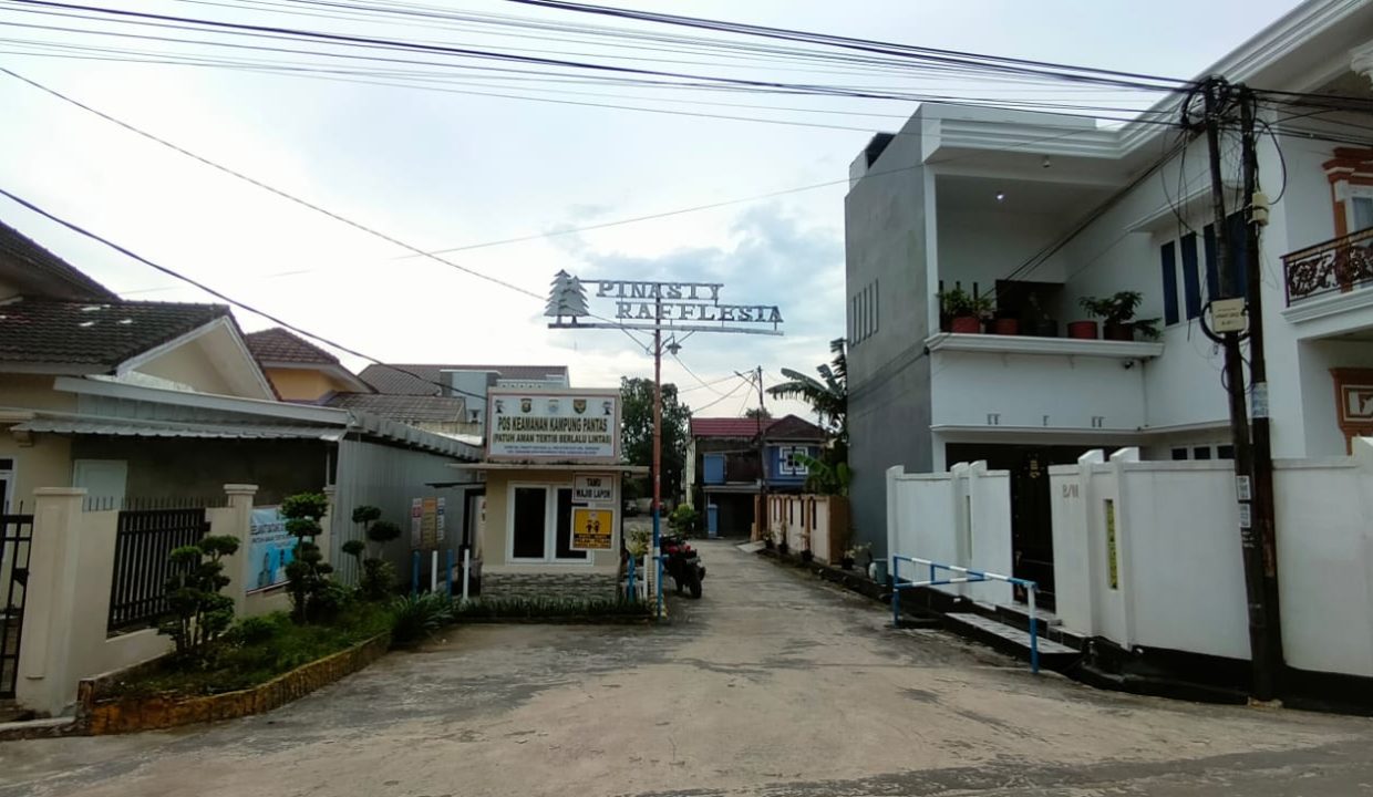 Disewakan Rumah bagus di komplek Perumahan Finasty Raflesia (5)