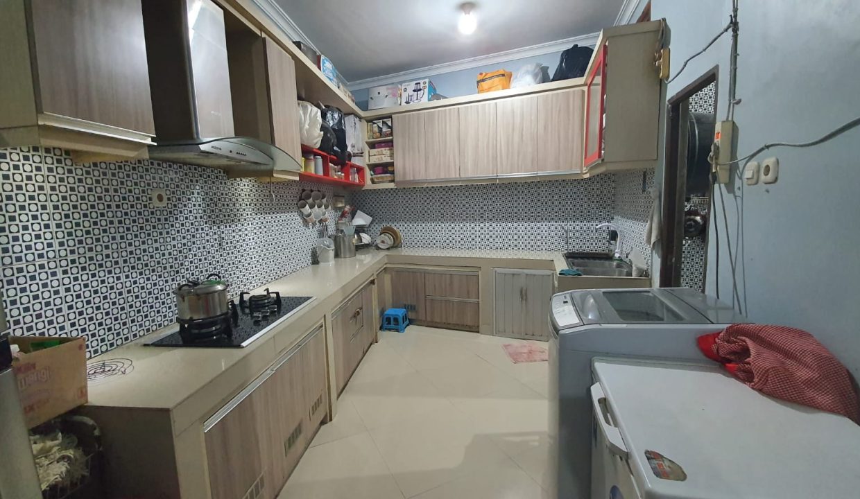 Dijual MURAH Rumah 2 lantai Bagus dan Terawat Siap Huni Jalan Sersan Sani (18)