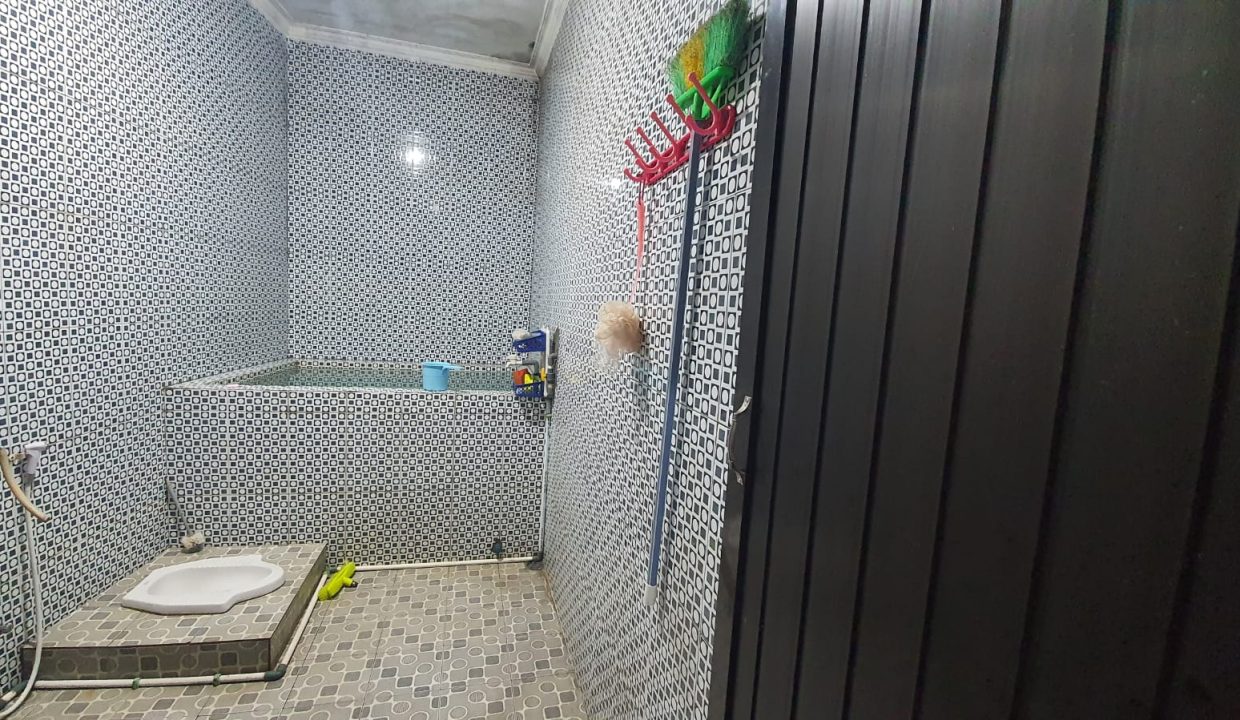 Dijual MURAH Rumah 2 lantai Bagus dan Terawat Siap Huni Jalan Sersan Sani (19)