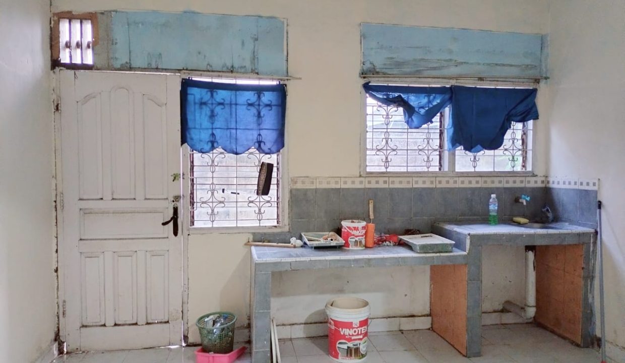 Dijual Rumah Lokasi Strategis, Halaman Luas, di pinggir Jl. Macan Kumbang (11,4)