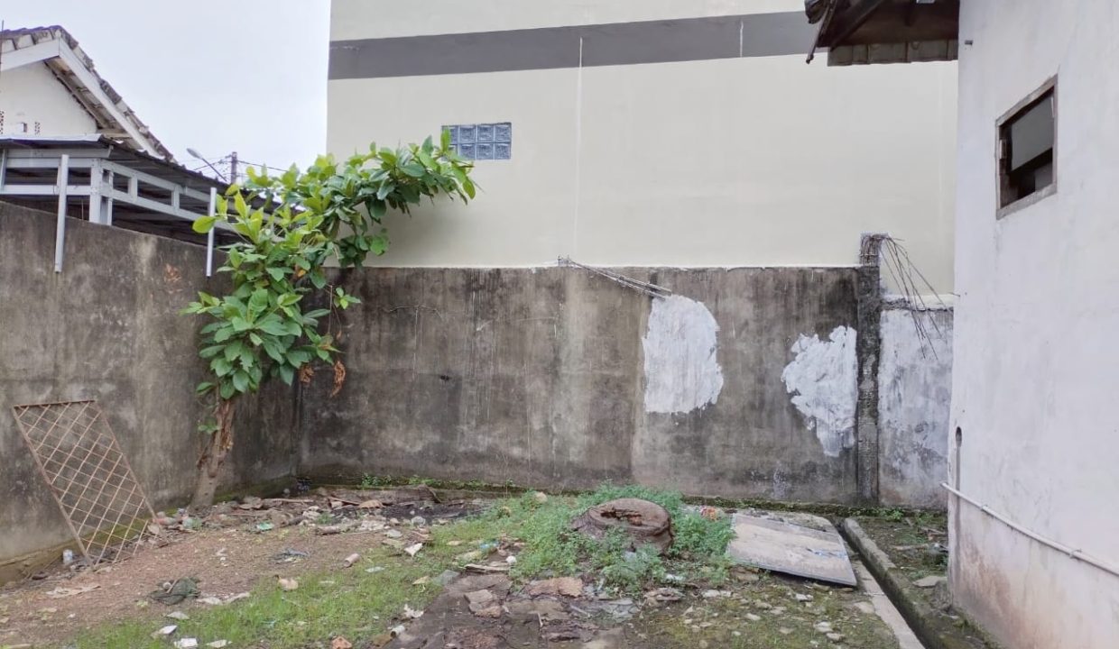 Dijual Rumah Lokasi Strategis, Halaman Luas, di pinggir Jl. Macan Kumbang (12)
