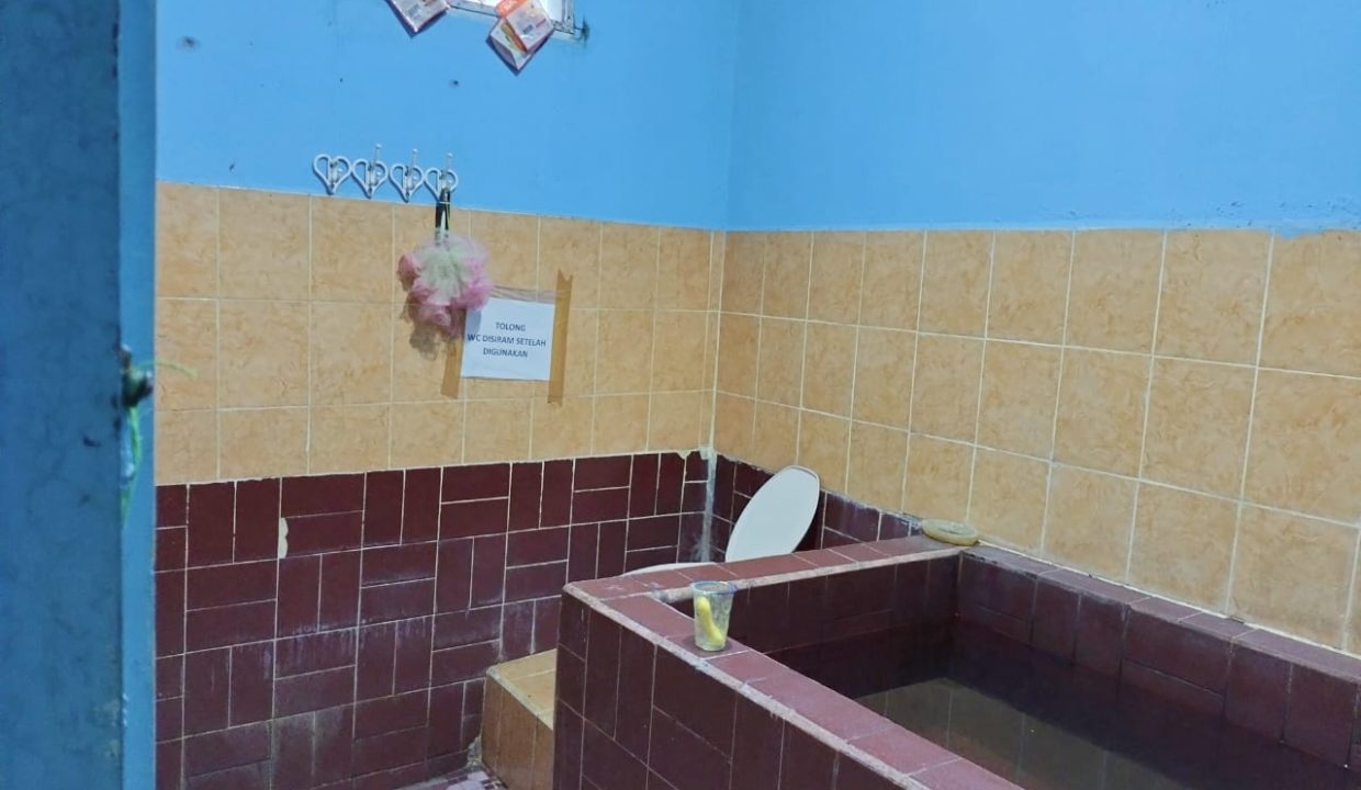 Dijual Rumah Lokasi Strategis, Halaman Luas, di pinggir Jl. Macan Kumbang (15)