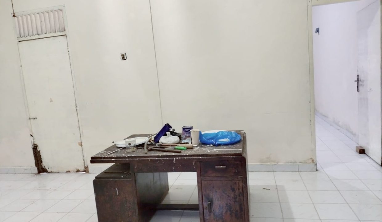 Dijual Rumah Lokasi Strategis, Halaman Luas, di pinggir Jl. Macan Kumbang (7)