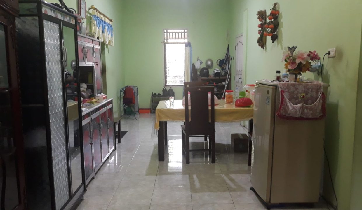 Dijual Rumah dengan Tanah Sangat Luas + Kontrakan (13)