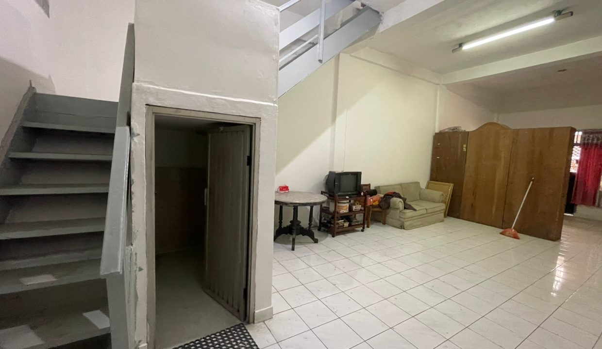 Dijual Townhouse jalan Slamet Riyadi (4)