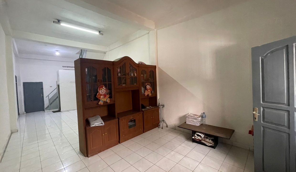 Dijual Townhouse jalan Slamet Riyadi (9)