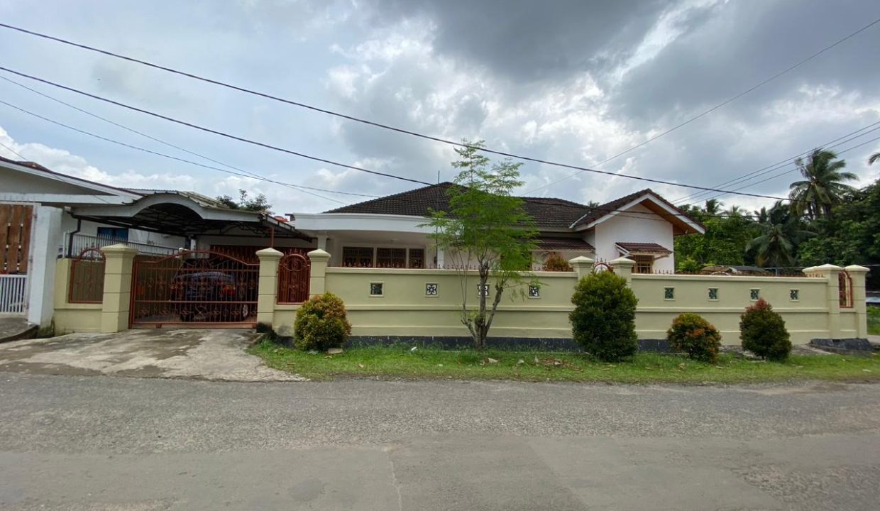 Dijual rumah jalan Enim depan RS Bunda Palembang (1)