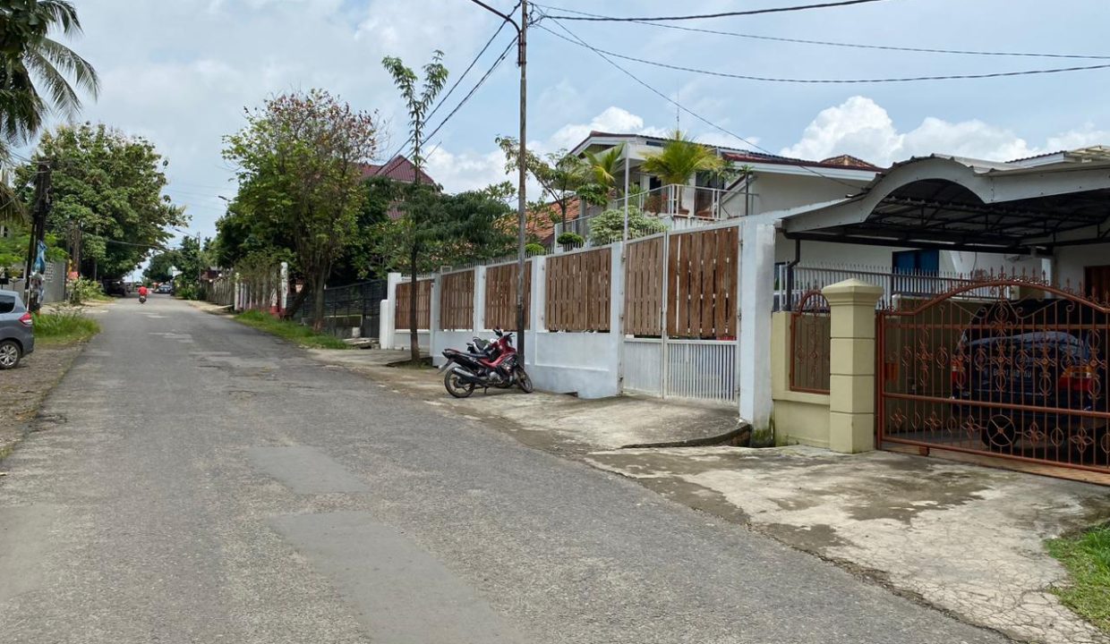 Dijual rumah jalan Enim depan RS Bunda Palembang (1,1)