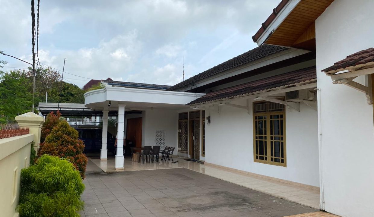 Dijual rumah jalan Enim depan RS Bunda Palembang (2)