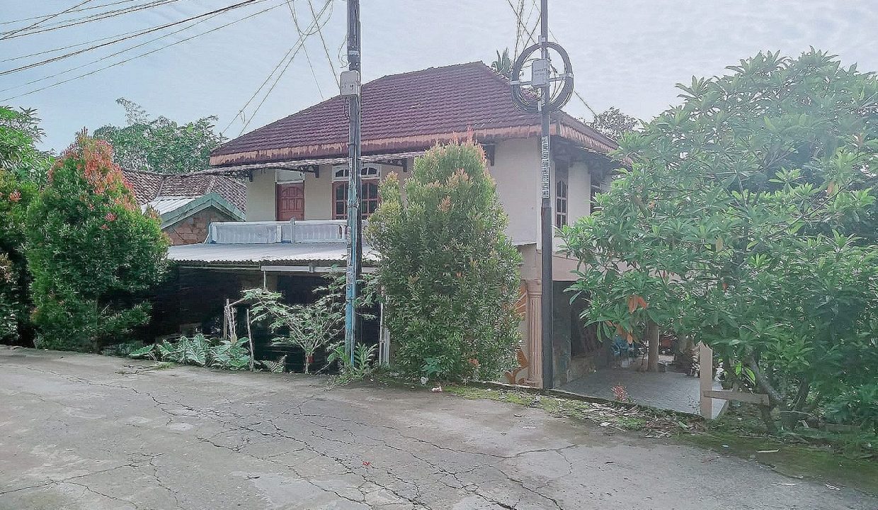 Rumah 2 Lantai Jalan Suka Bakti (1)