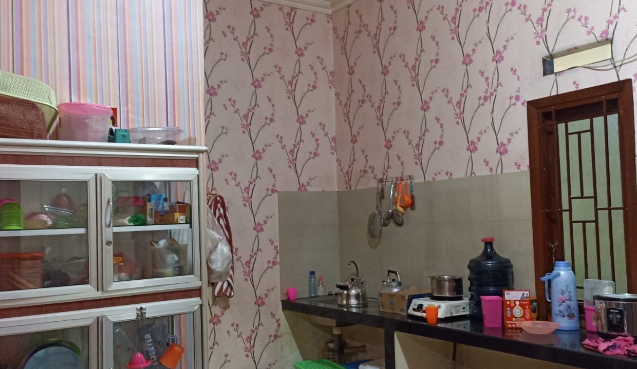 rumah cantik dengan halaman luas dekat pusat kota jl Wirajaya (13)