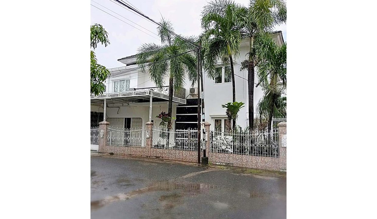 DIJUAL RUMAH CANTIK POSISI HOOK, PERUMAHAN GRIYA TIGA PUTRI (1)