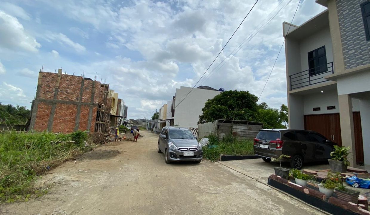 Dijual 1 Unit Town House Sangat Bagus dan Terawat Lokasi Strategis Jl Macan Kumbang (1,4)