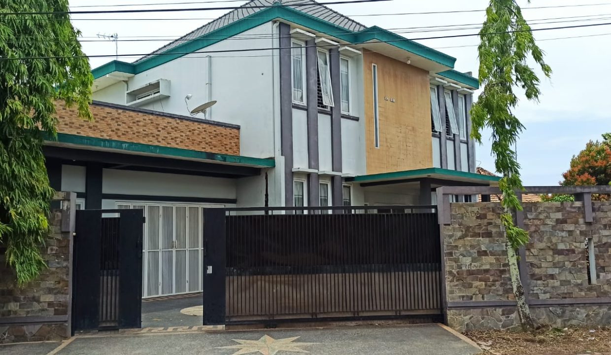 Dijual Rumah Cantik 2 Lantai, Strategis, di Jalan PDAM (1,0)