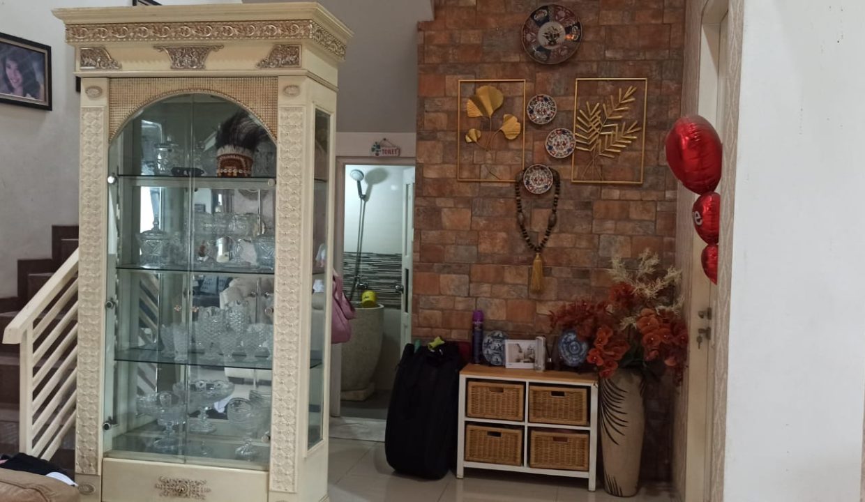 Dijual Rumah Cantik 2 Lantai, Strategis, di Jalan PDAM (2)