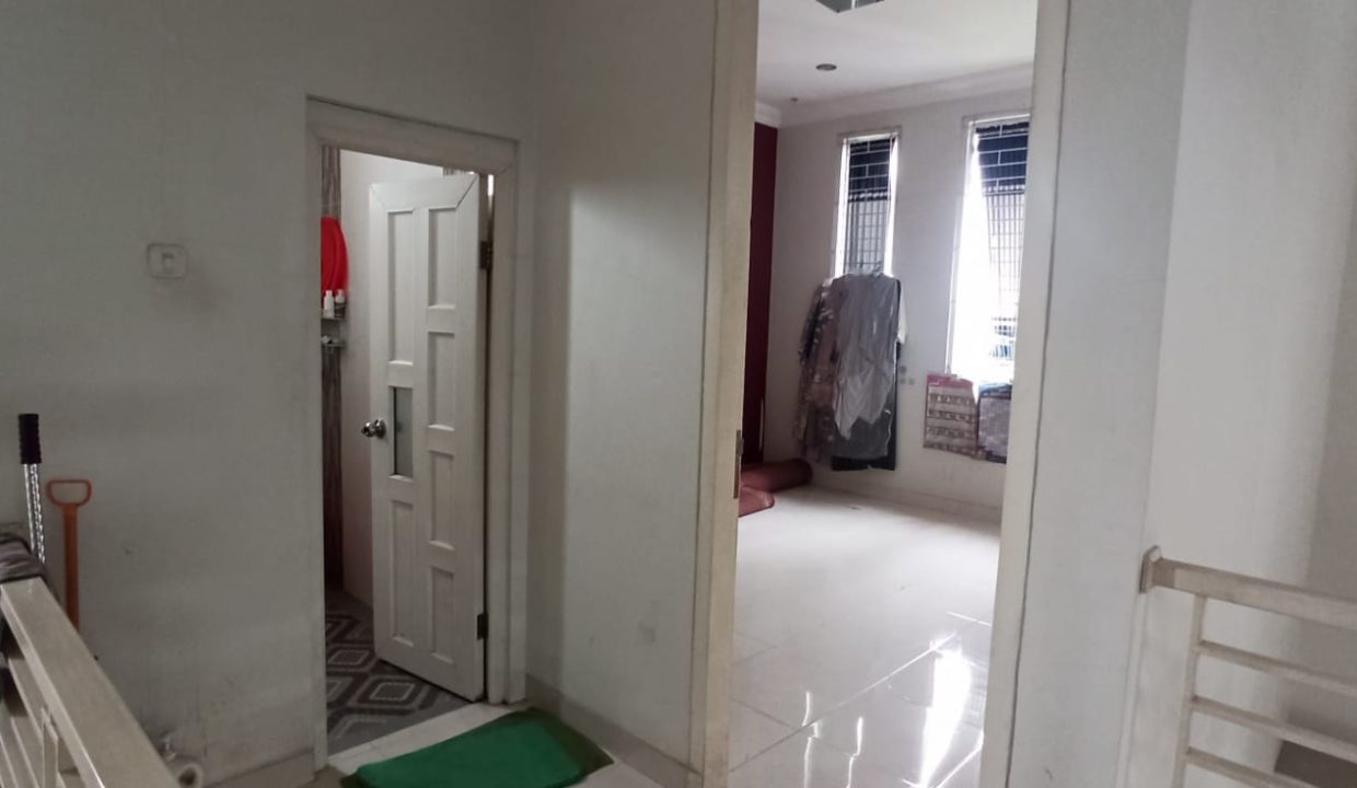 Dijual Rumah Cantik 2 Lantai, Strategis, di Jalan PDAM (4)