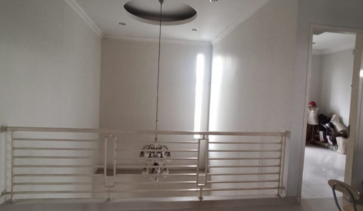 Dijual Rumah Cantik 2 Lantai, Strategis, di Jalan PDAM (5)