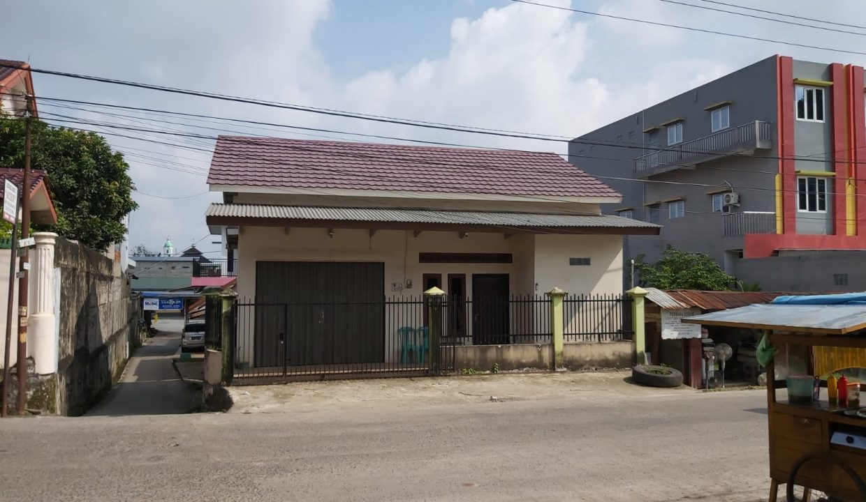 Dijual Rumah Depan Indomaret di Padang Selasa (4)