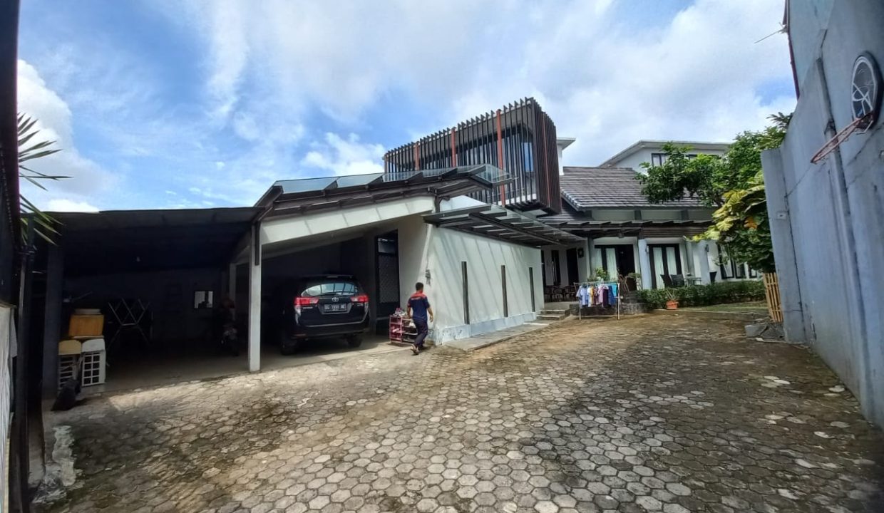 Dijual Rumah mewah semi furnish di jalan bank raya Demang Lebar Daun (1)