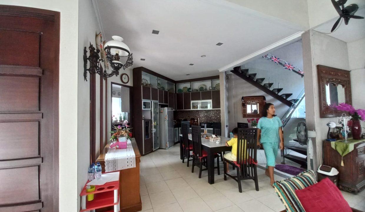 Dijual Rumah mewah semi furnish di jalan bank raya Demang Lebar Daun (10)