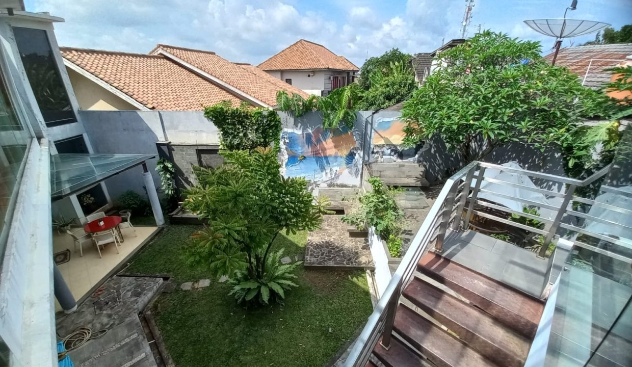 Dijual Rumah mewah semi furnish di jalan bank raya Demang Lebar Daun (1,21)