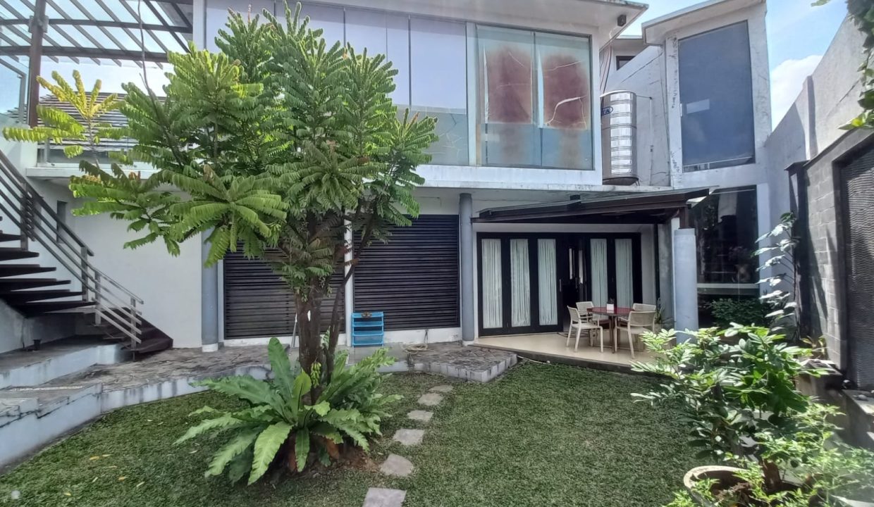 Dijual Rumah mewah semi furnish di jalan bank raya Demang Lebar Daun (1,6)