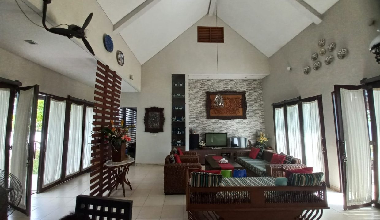 Dijual Rumah mewah semi furnish di jalan bank raya Demang Lebar Daun (2)