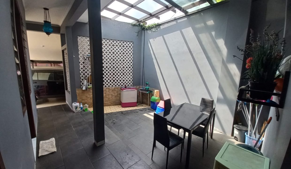 Dijual Rumah mewah semi furnish di jalan bank raya Demang Lebar Daun (3)