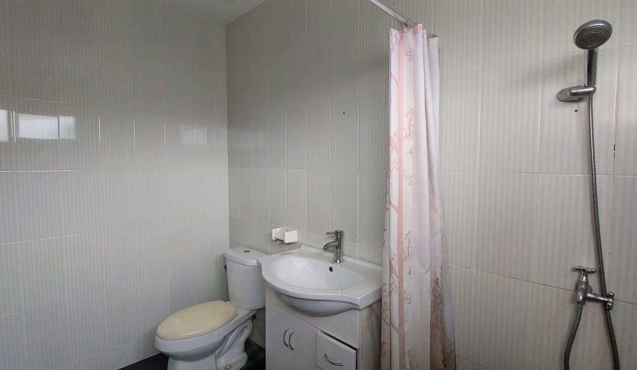 Dijual rumah modern minimalis komplek Citra Grand City (24)