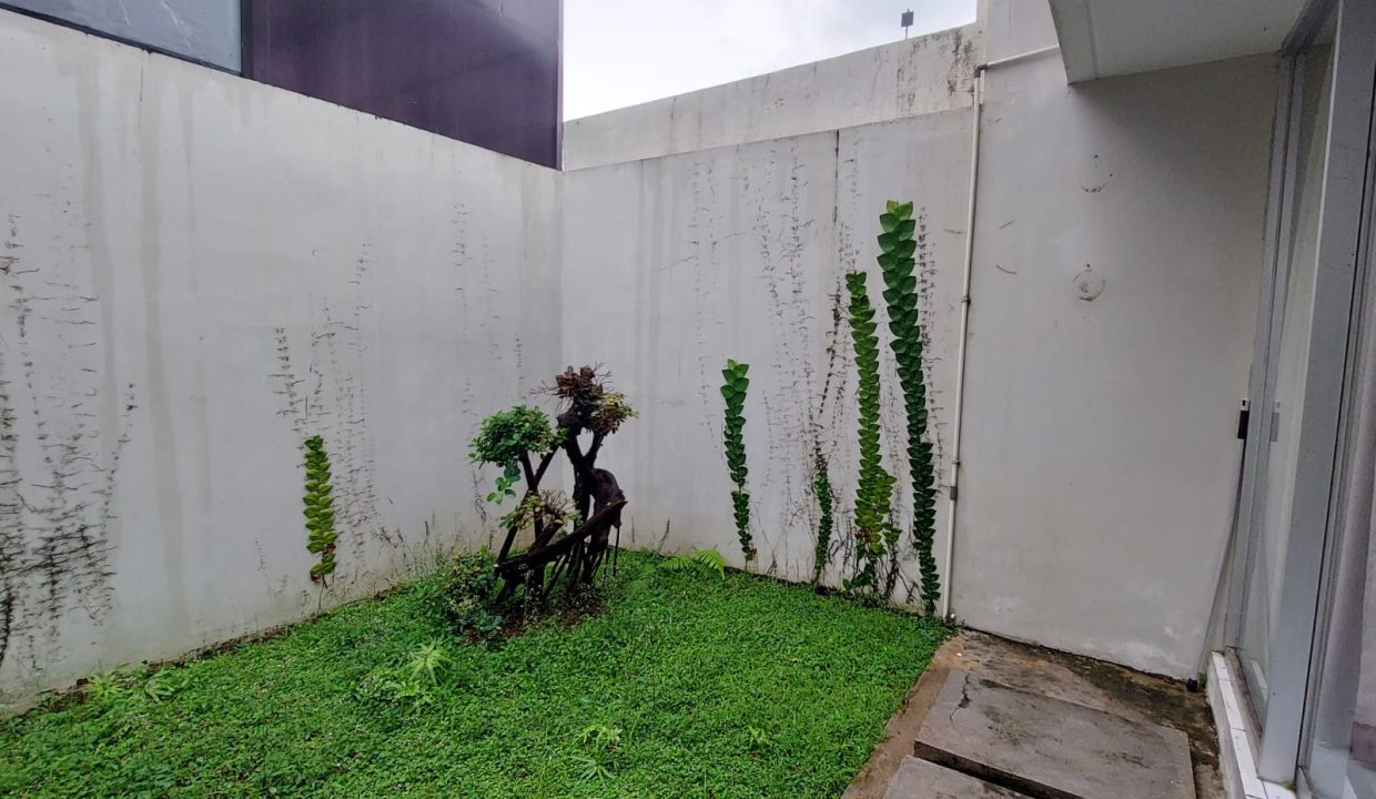 Dijual rumah modern minimalis komplek Citra Grand City (3)