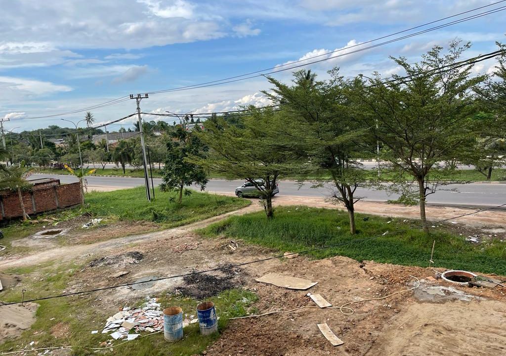 Disewakan 2 Unit ruko plong 3 Lantai Full Kondisi Baru Tepi jalan besar Noerdin Panji (3)