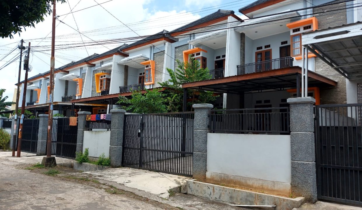 Disewakan Townhouse Cantik di Komplek Perumahan DPR Jl. Tanjung Pinang Sako (1)