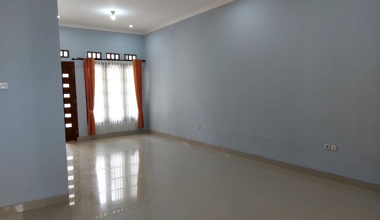 Disewakan Townhouse Cantik di Komplek Perumahan DPR Jl. Tanjung Pinang Sako (7)
