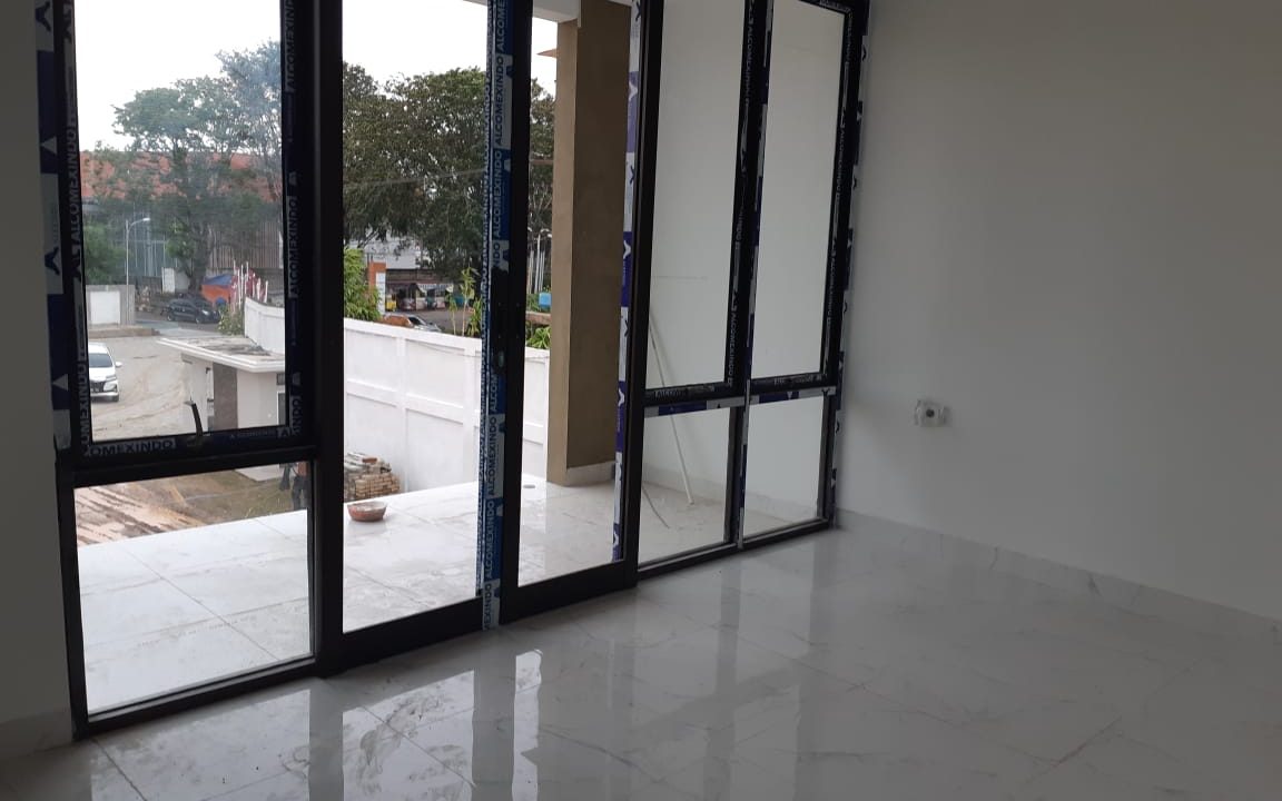 Townhouse Komplek Royal Poligon (7)