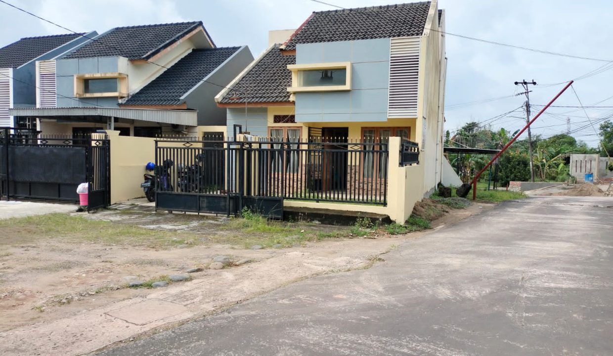 Dijual Rumah Minimalis 2 Lantai, Terawat, Posisi Hook, Jl. HBR Motik (3)