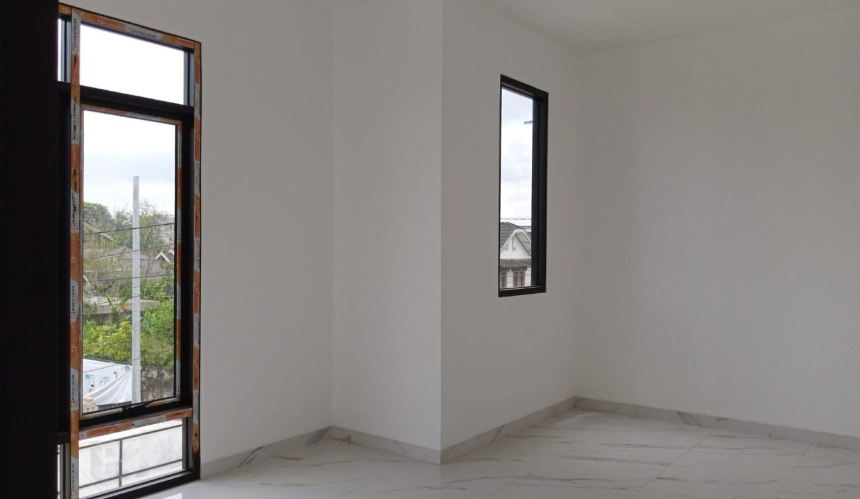 Jade Estate (1,0) (4)