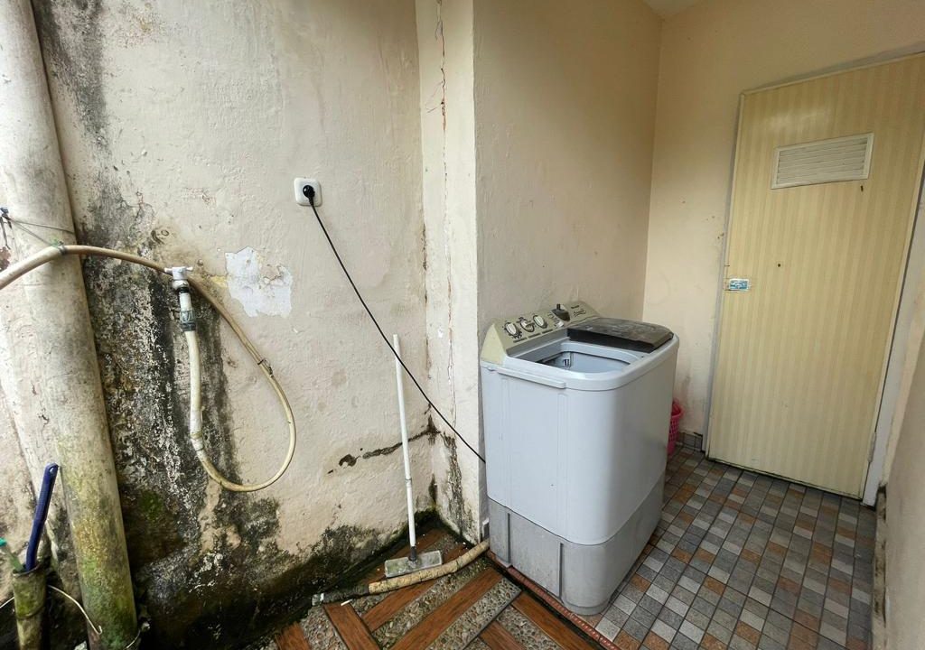 Jalan Wayhitam Demang lebar Daun (7)