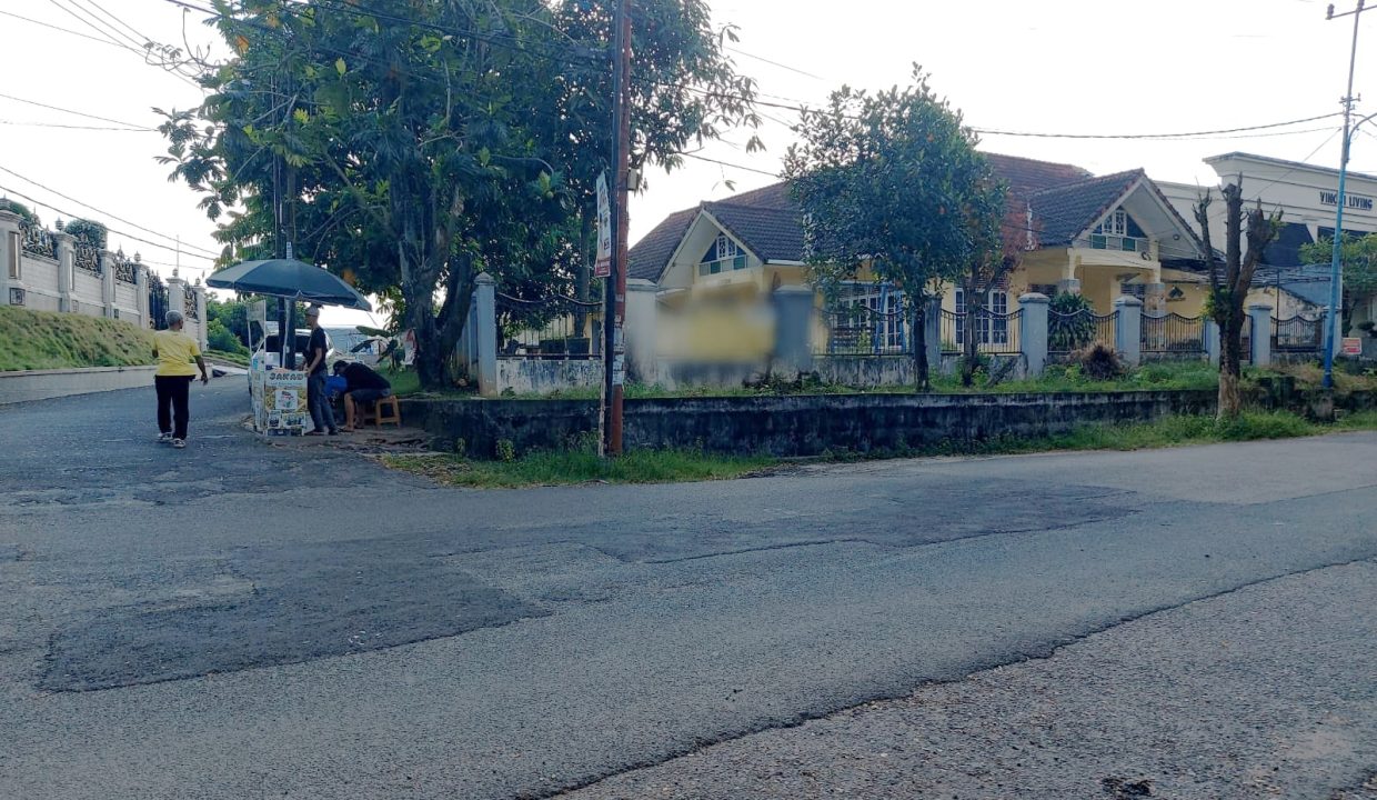 Tanah Komersial Bonus Rumah Jalan Cek Bakar (2,8)