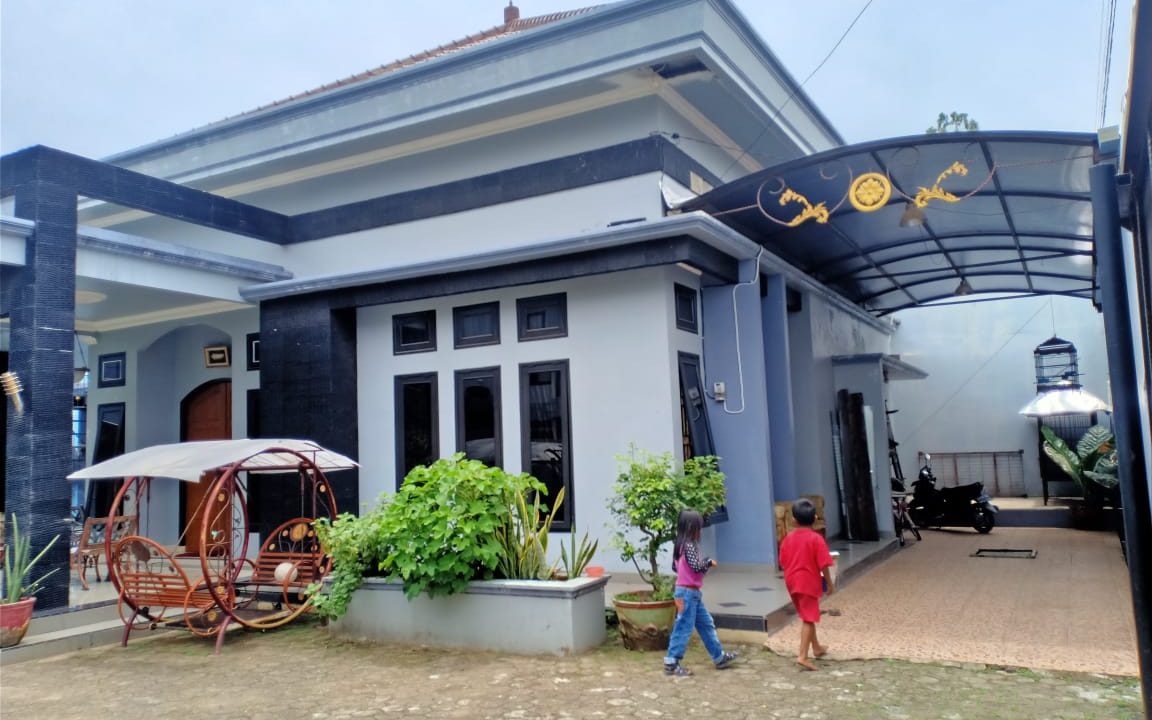 Dijual rumah halaman luas di Jalan kelapa sawit bukit sangkal Palembang (0,5)