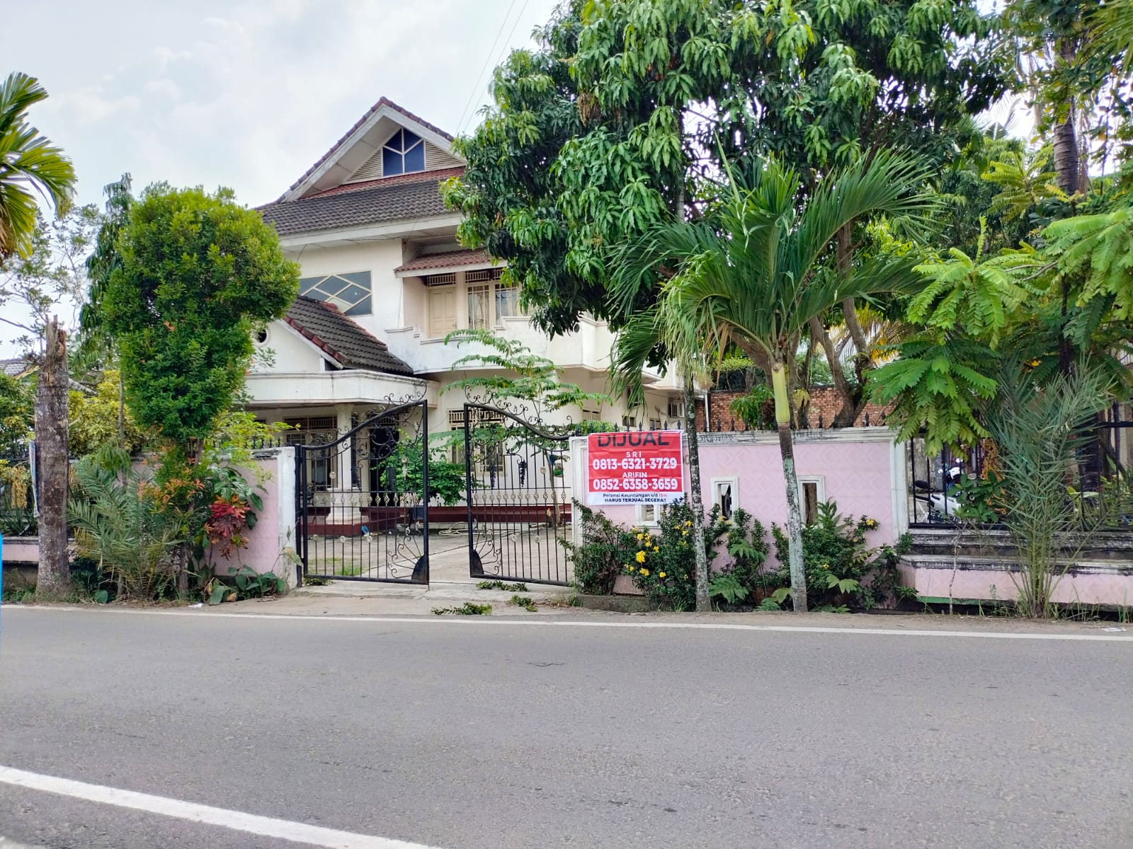 Dijual Rumah 2 Lantai Halaman Luas Jalan Macan Kumbang Raya Palembang