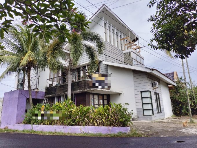 Disewakan Rumah Vintage 3 Lantai + Klinik Kawasan Elit dan Prestige Kambang Iwak Palembang