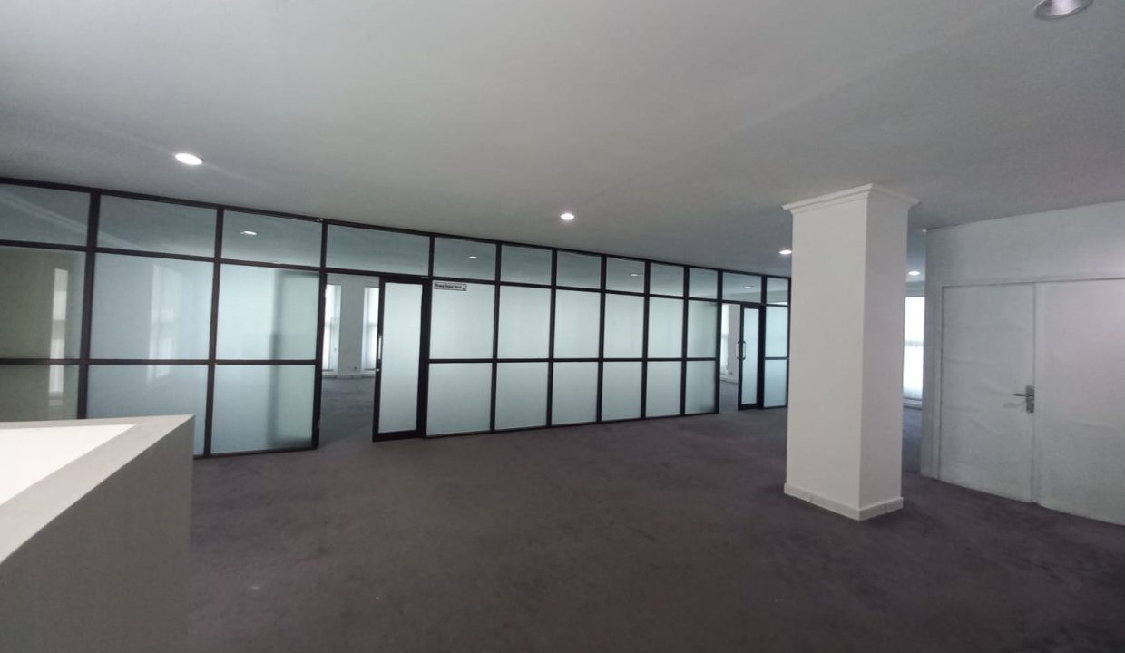 Disewakan Eksklusif Gedung Jalaan Abdul Rozaqk (16)