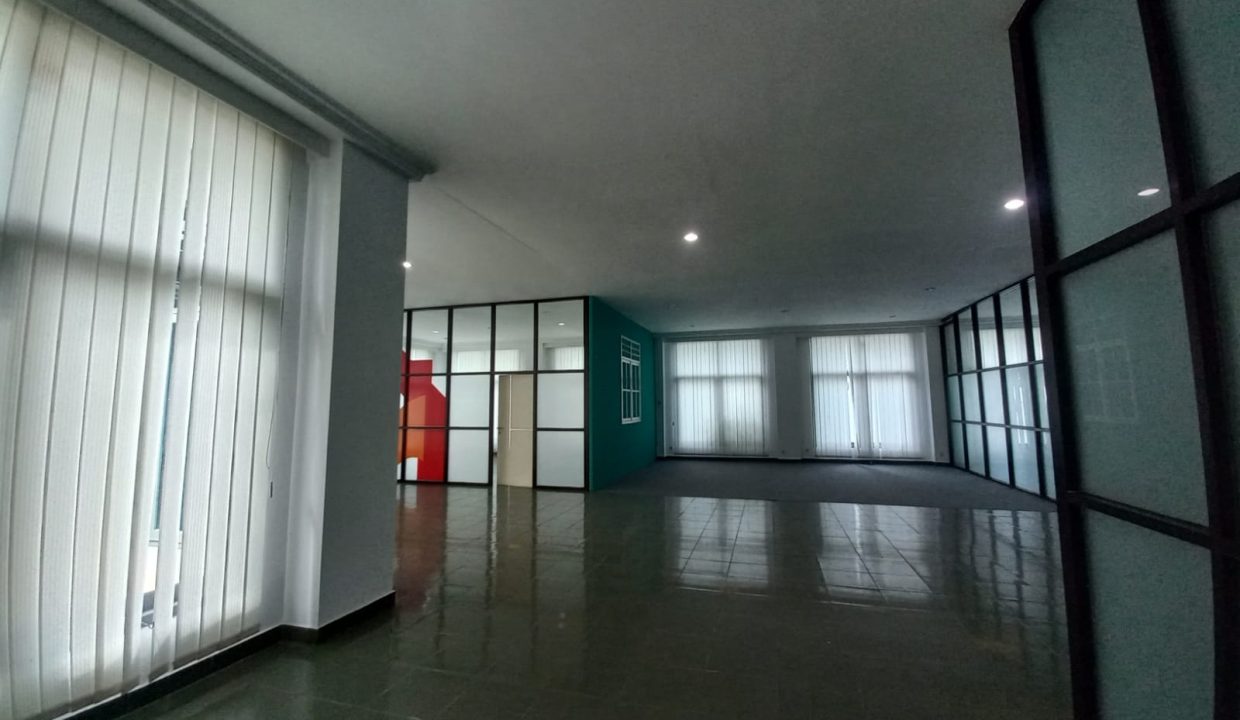 Disewakan Eksklusif Gedung Jalaan Abdul Rozaqk (18)