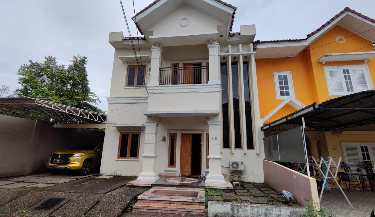 Rumah Villa Laguna (1)
